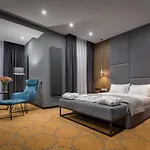 Raymond Hotel 4*