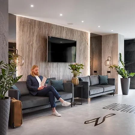 מלון Raymond טרוסקבץ