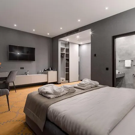 Raymond 4* Truskawez