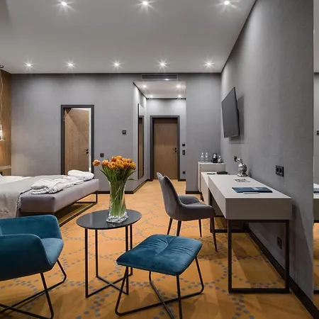 Hotel Raymond 4*