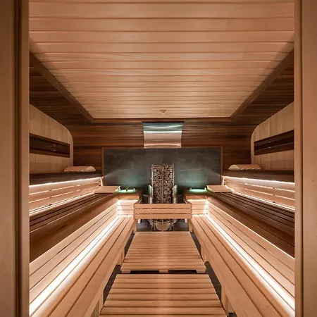 Hotel Raymond 4*