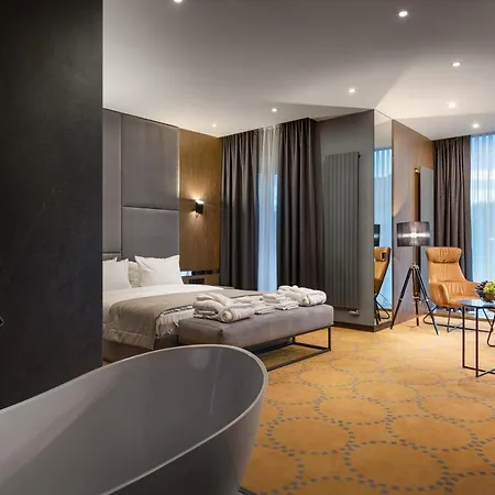 Raymond 4* Truskawez