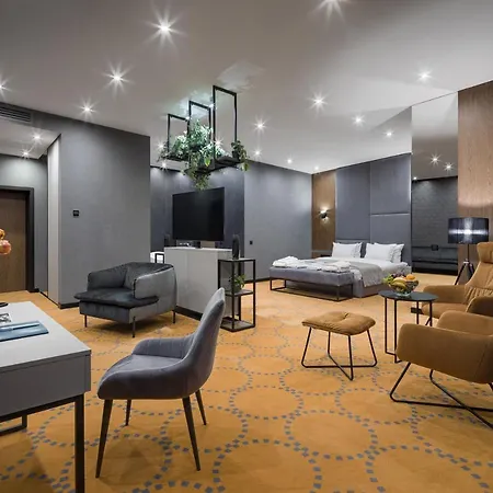 Hotel Raymond 4*