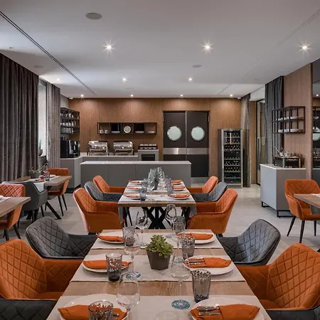 Hotel Raymond 4*