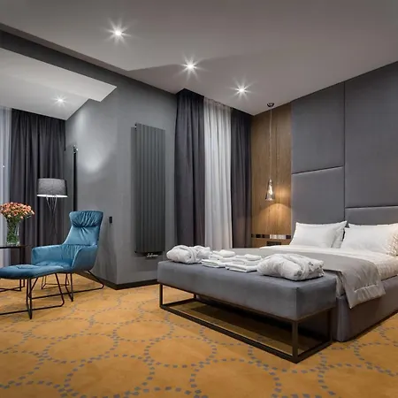 Raymond Hotel 4*