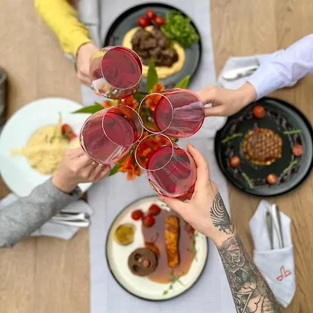 Raymond 4* Truskawez