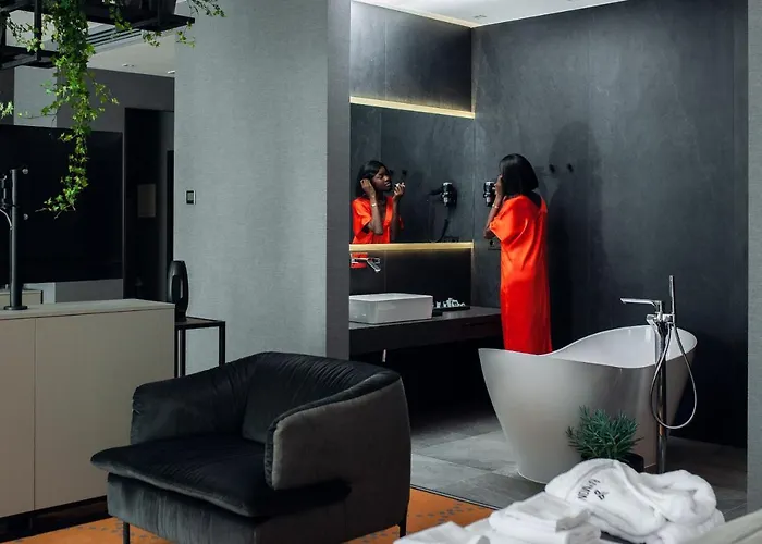 Отель Raymond 4*