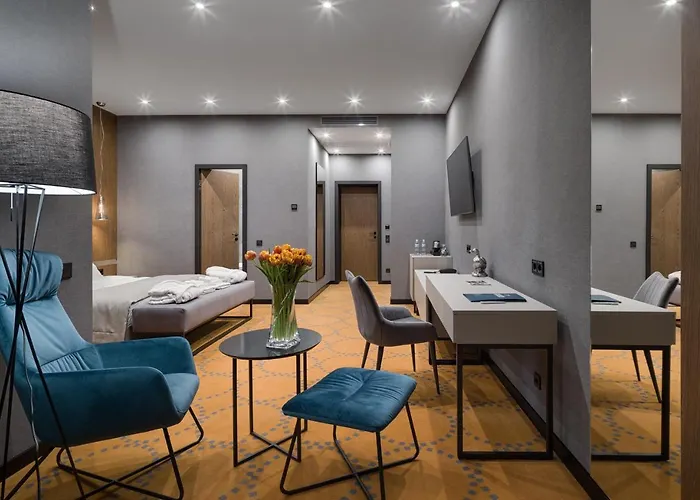 Отель Raymond 4*