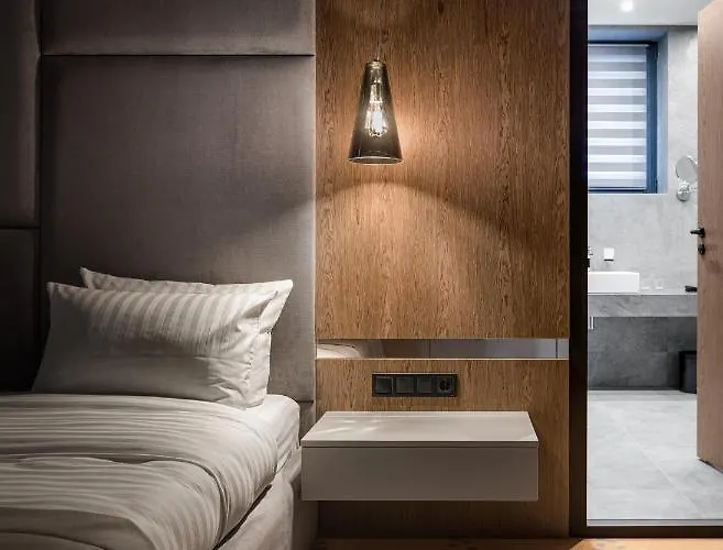 Отель Raymond 4*